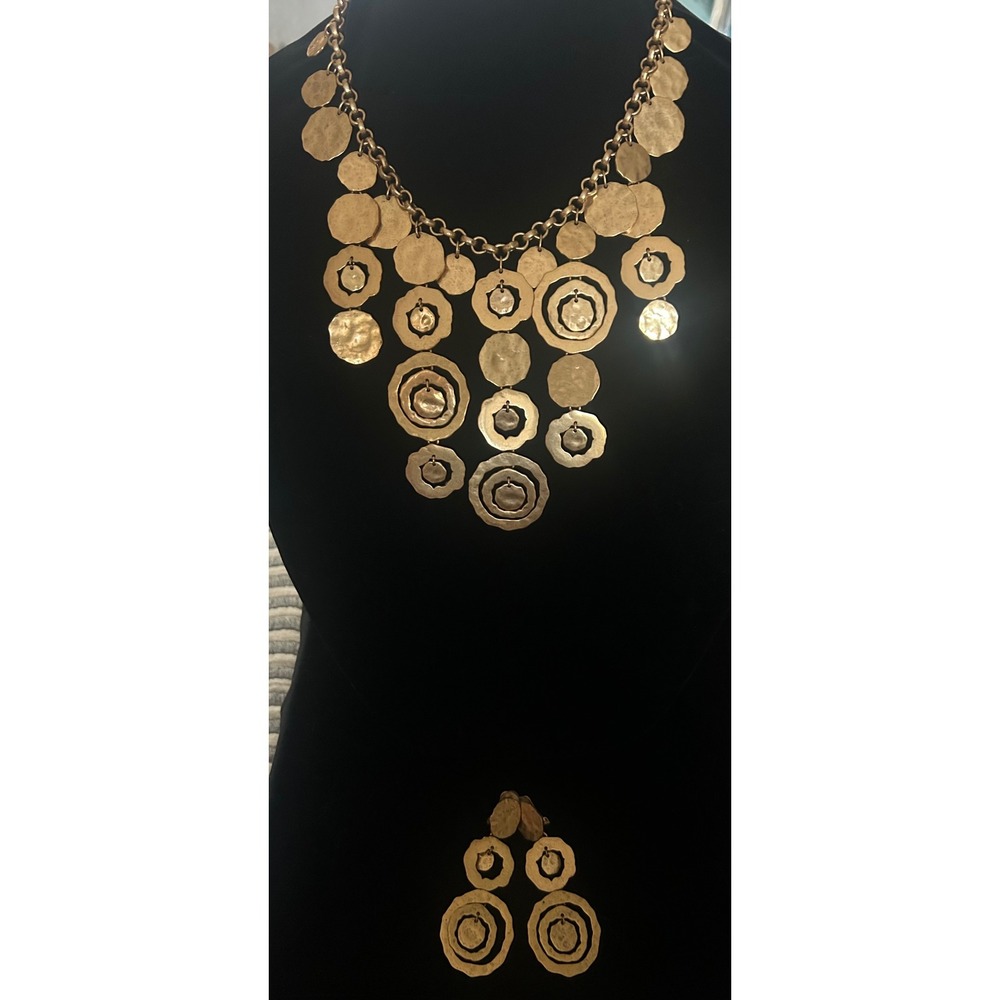 Oscar de la Renta Hammered Gold Tone Necklace & Clip-On Earrings Set 
Signed